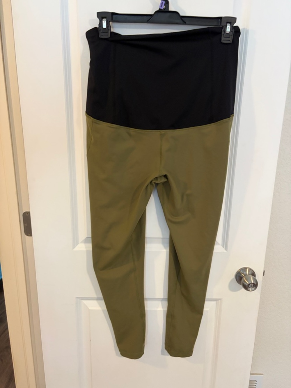 High-Waist Two-Tone Active Leggings - Black & Olive
